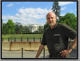 Mark in front of Whitehouse.jpg